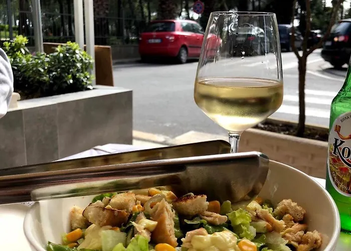 Dollari 3* Kryemëdhej