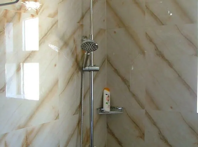 Hotel Dollari Kryemëdhej