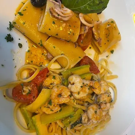 Dollari Hotel Kryemëdhej