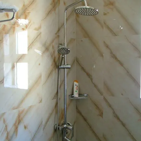 Ξενοδοχείο Dollari Kryemëdhej