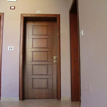 Dollari Ξενοδοχείο 3*