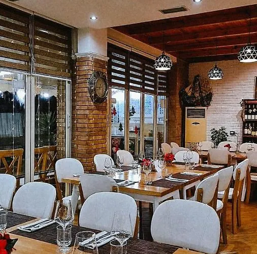 Dollari Hotel Kryemedhej